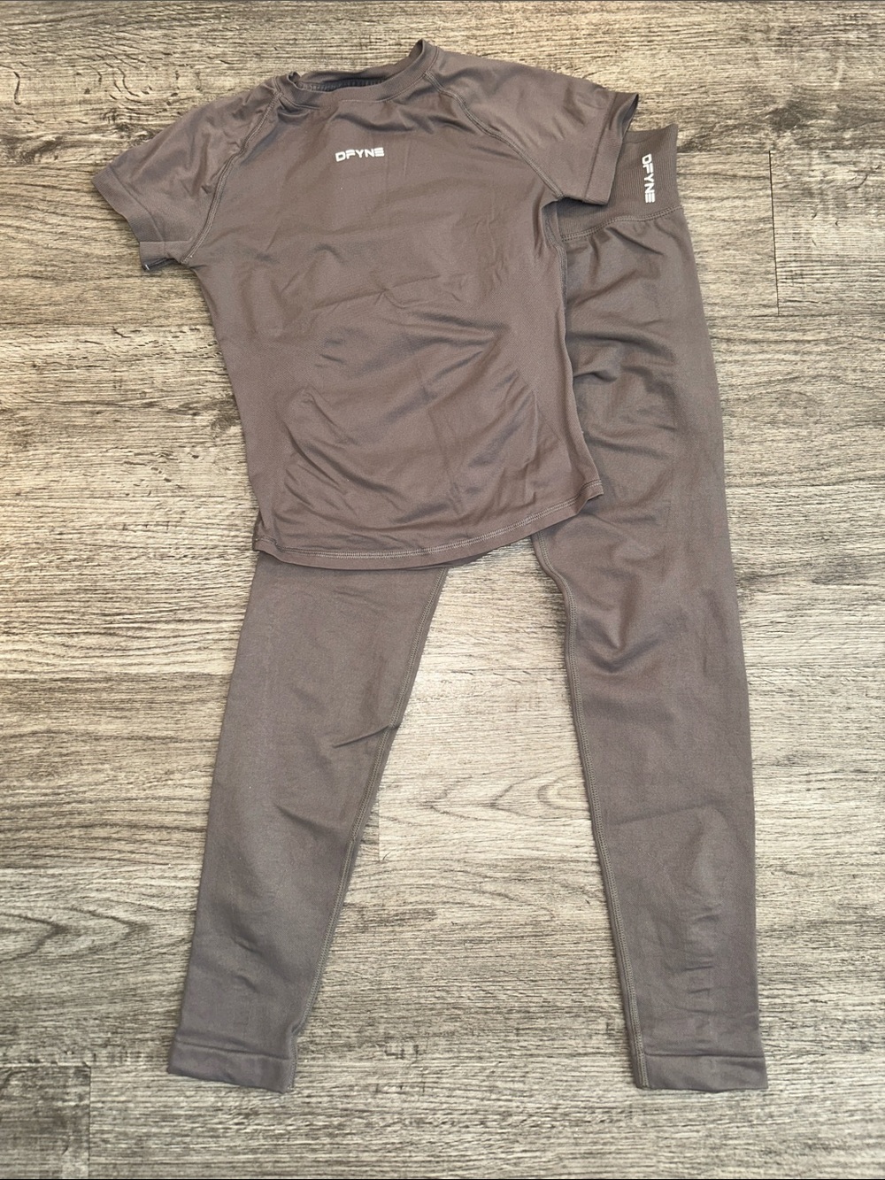 DFYNE Impact Truffle Matching Set Leggings Short Sleeve Top Medium M